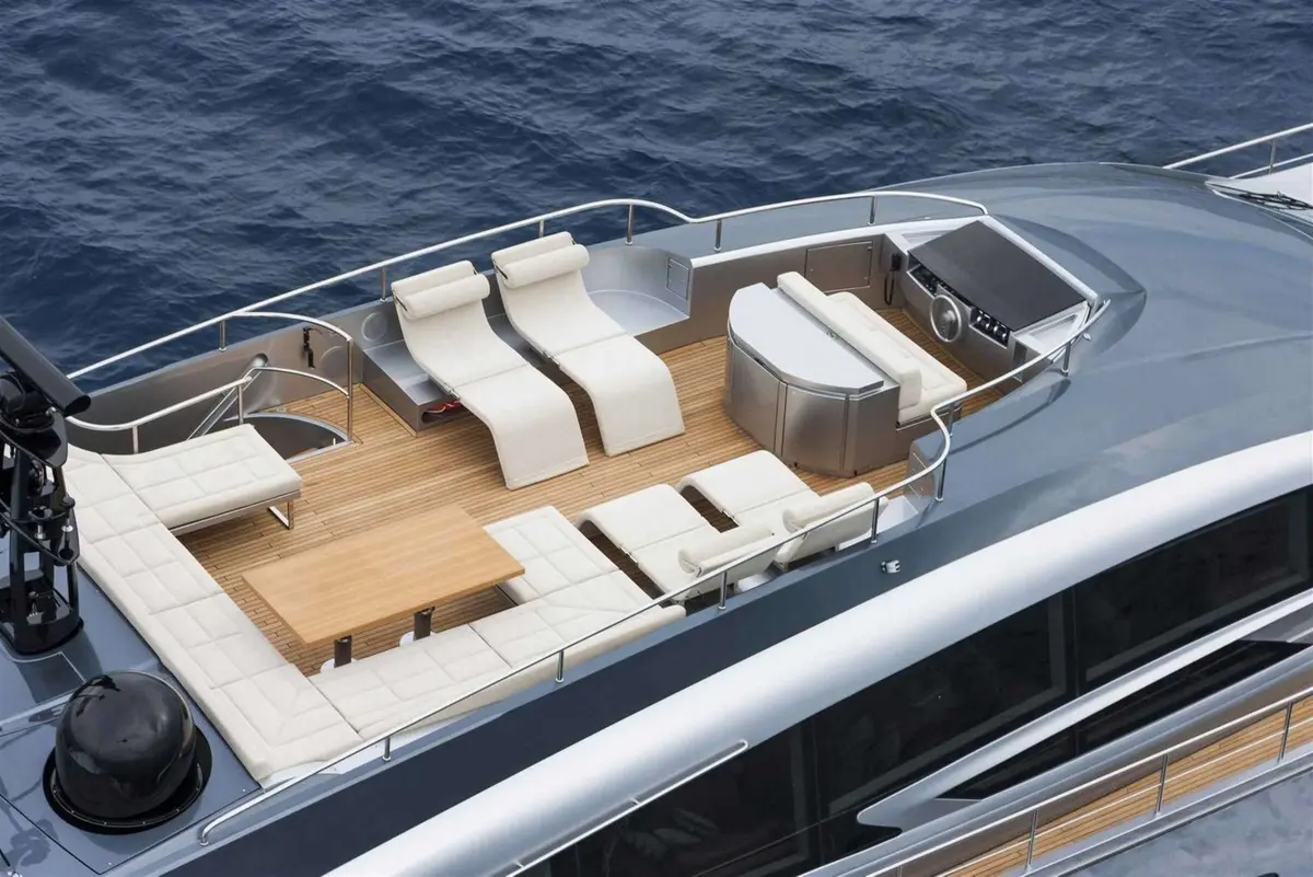 Pershing 108, camarote principal — Yacht Charter Saint-Tropez, Saint-Tropez. Pershing 108 — 33m