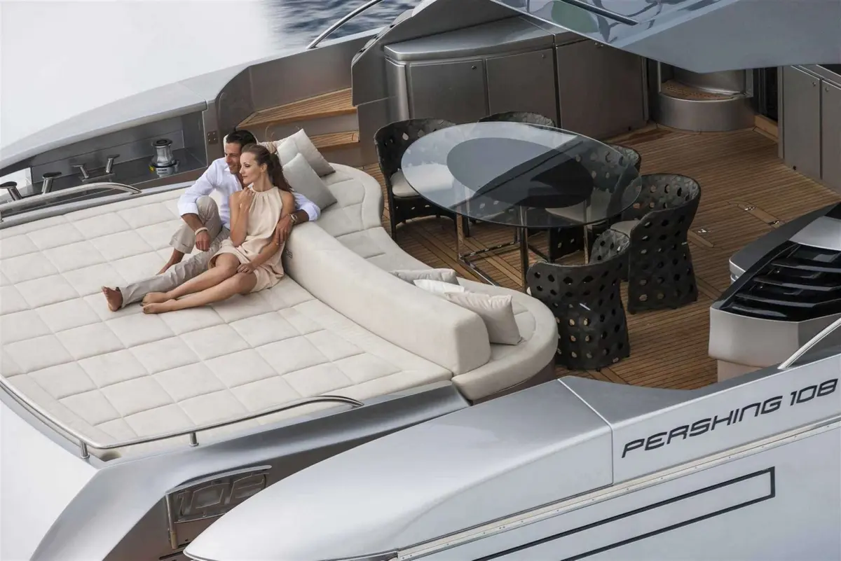 Pershing 108, flybridge — Yacht Charter Saint-Tropez, Saint-Tropez. Pershing 108 — 33m