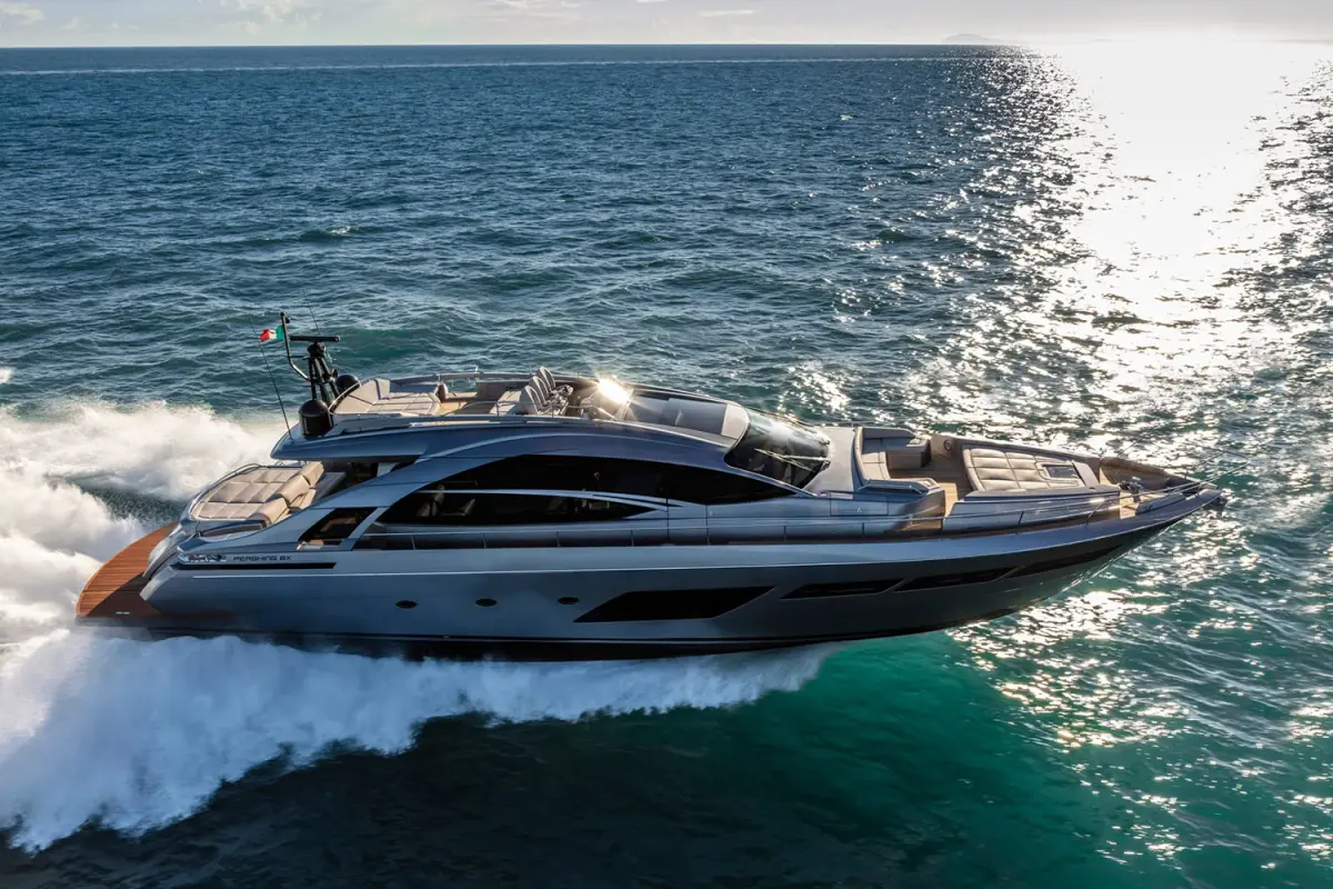 Pershing 8X, extérieur — Yacht Charter Saint-Tropez, Saint-Tropez. Pershing 8X — 25m