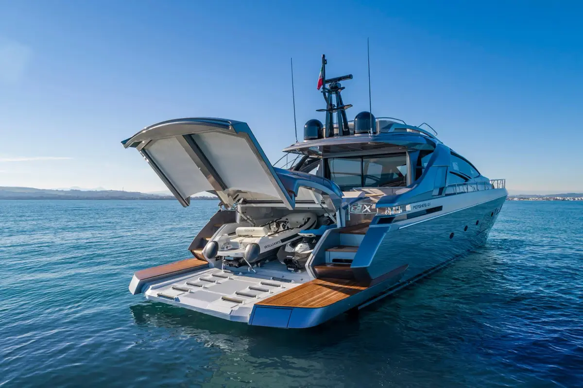 Pershing 8X, pont principal — Yacht Charter Saint-Tropez, Saint-Tropez. Pershing 8X — 25m