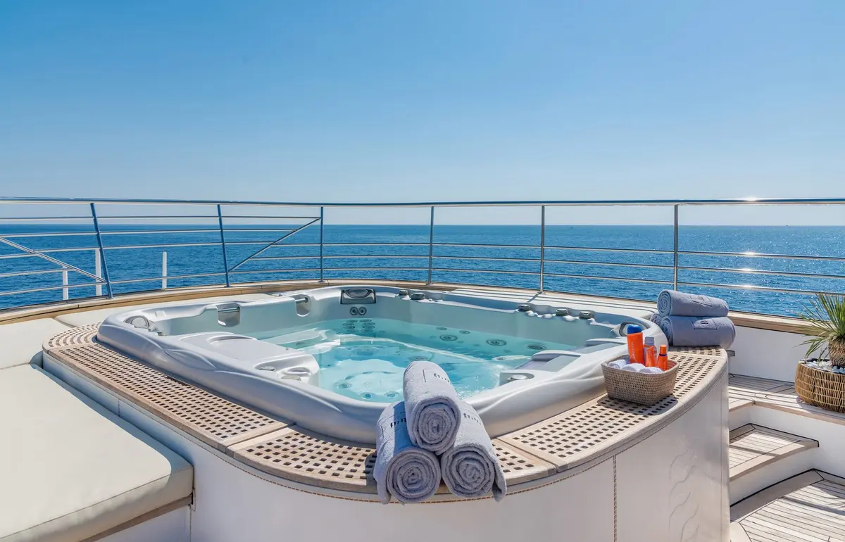 Philip Zepter 50m, master cabin — Yacht Charter Saint-Tropez, Saint-Tropez. Philip Zepter 50m — 50m