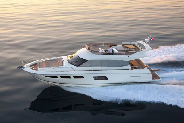 Prestige 550 FLY — Yacht Charter Saint-Tropez, Saint-Tropez
