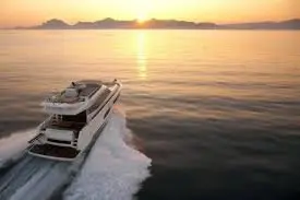 Prestige 550 FLY, pont arrière — Yacht Charter Saint-Tropez, Saint-Tropez. Prestige 550 FLY — 18m