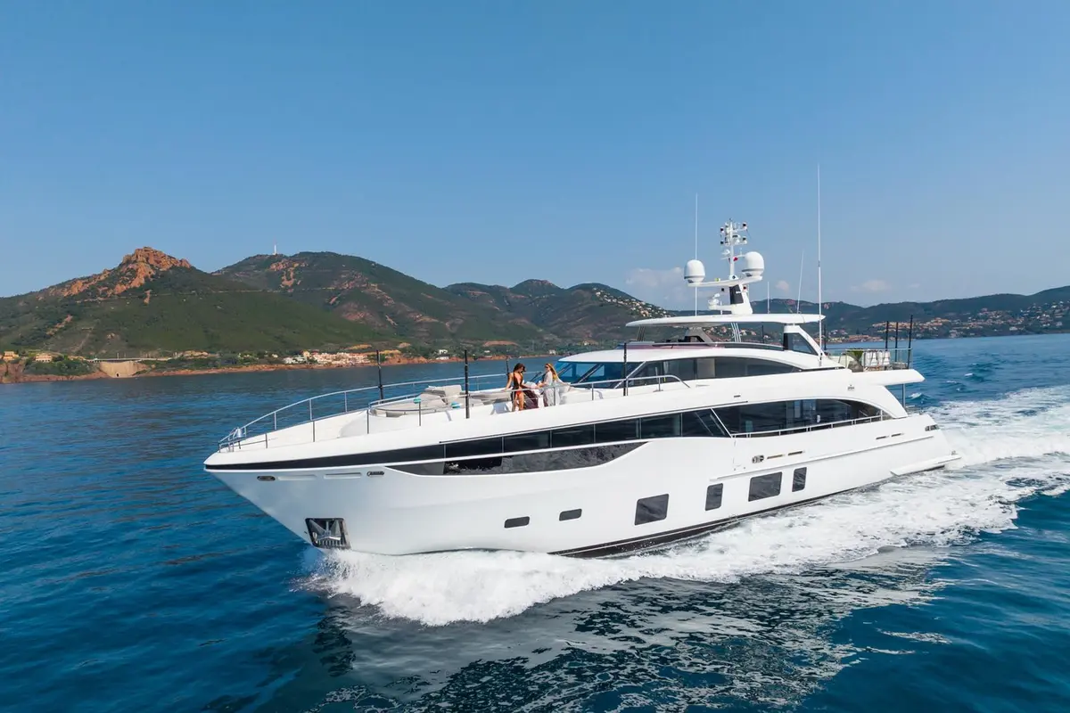 Princess 35M, salon — Yacht Charter Saint-Tropez, Saint-Tropez. Princess 35M — 35m