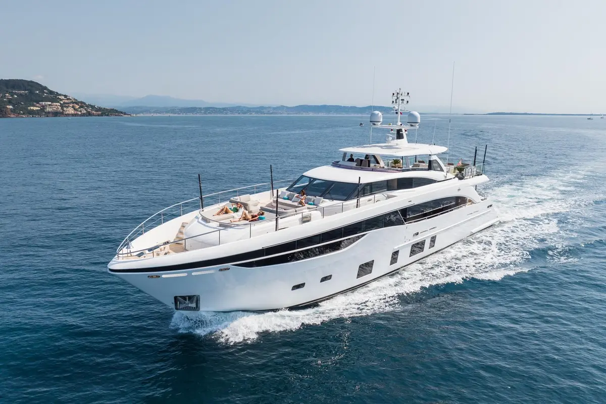 Princess 35M, master cabin — Yacht Charter Saint-Tropez, Saint-Tropez. Princess 35M — 35m