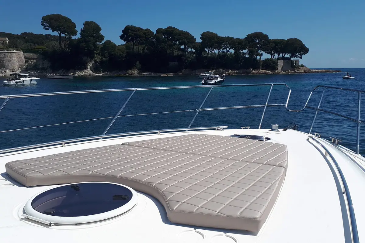 Princess 50, cubierta de popa — Yacht Charter Saint-Tropez, Saint-Tropez. Princess 50 — 15.5m