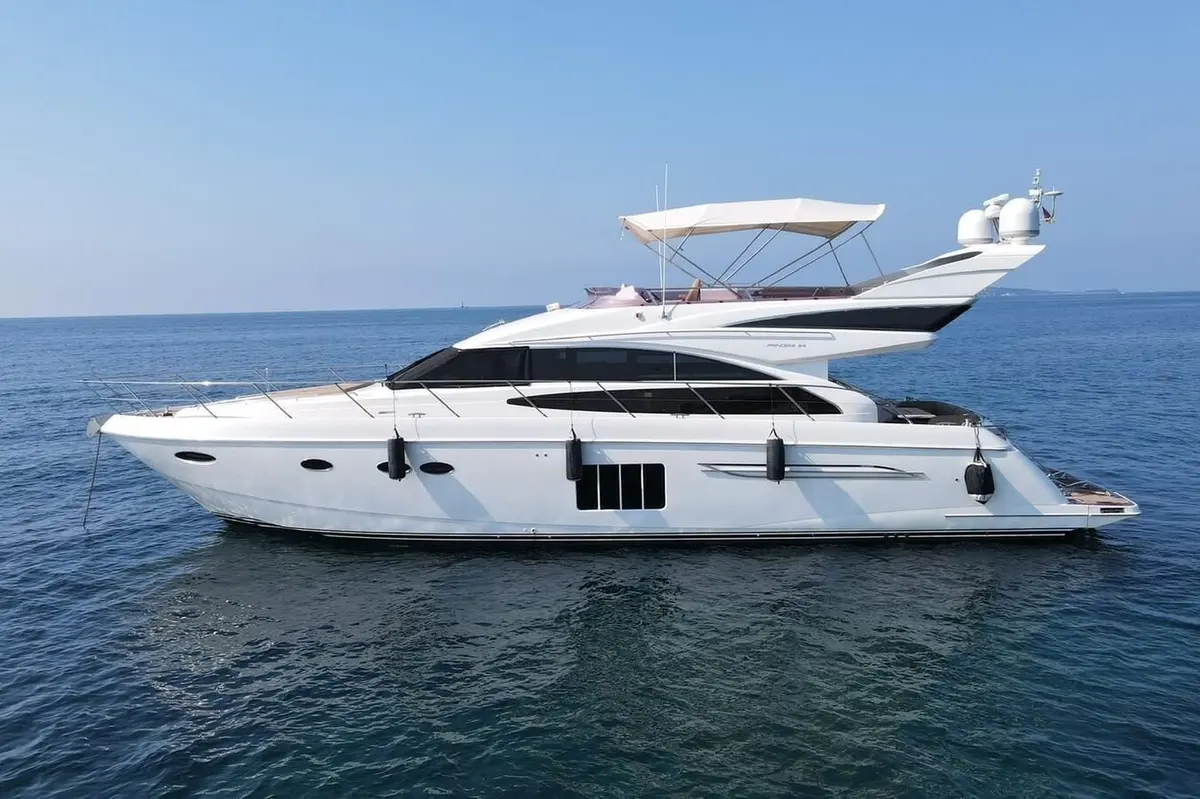 Princess 64 Fly, exterior — Yacht Charter Saint-Tropez, Saint-Tropez. Princess 64 Fly — 20m