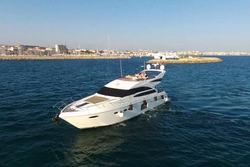 Princess 64 Fly, main deck — Yacht Charter Saint-Tropez, Saint-Tropez. Princess 64 Fly — 20m