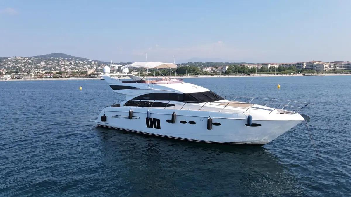Princess 64 Fly, aft deck — Yacht Charter Saint-Tropez, Saint-Tropez. Princess 64 Fly — 20m