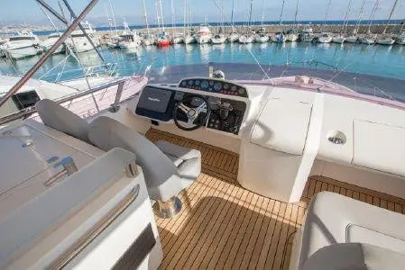 Princess 64 Fly, flybridge — Yacht Charter Saint-Tropez, Saint-Tropez. Princess 64 Fly — 20m
