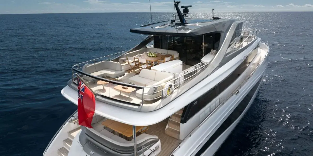 Princess Y80, cubierta principal — Yacht Charter Saint-Tropez, Saint-Tropez. Princess Y80 — 25m