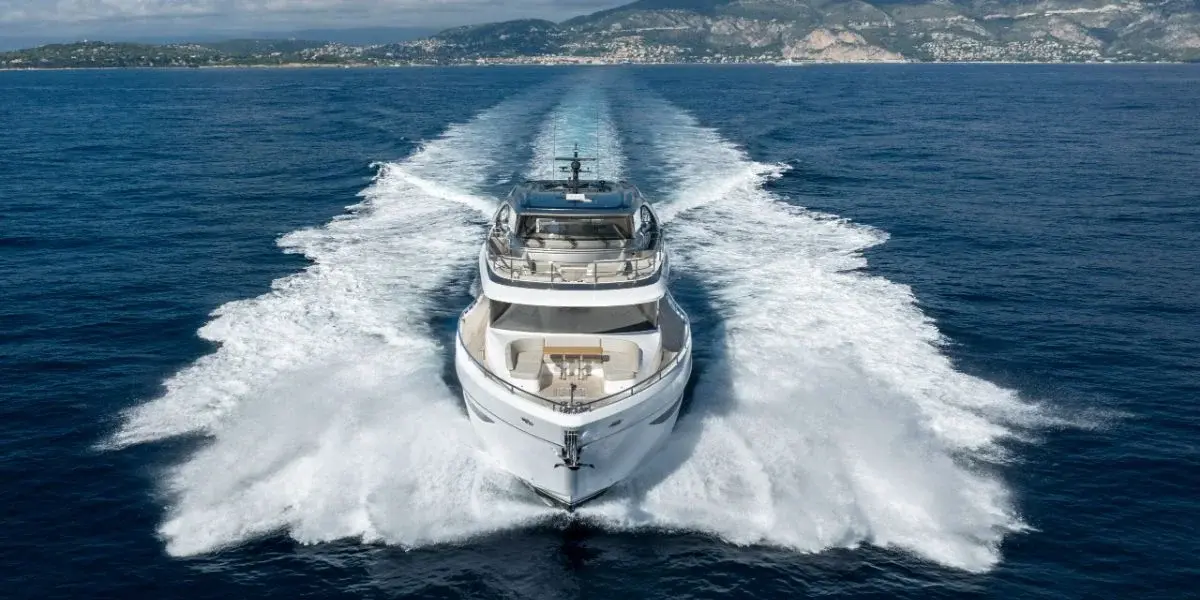 Princess Y80, cubierta de popa — Yacht Charter Saint-Tropez, Saint-Tropez. Princess Y80 — 25m