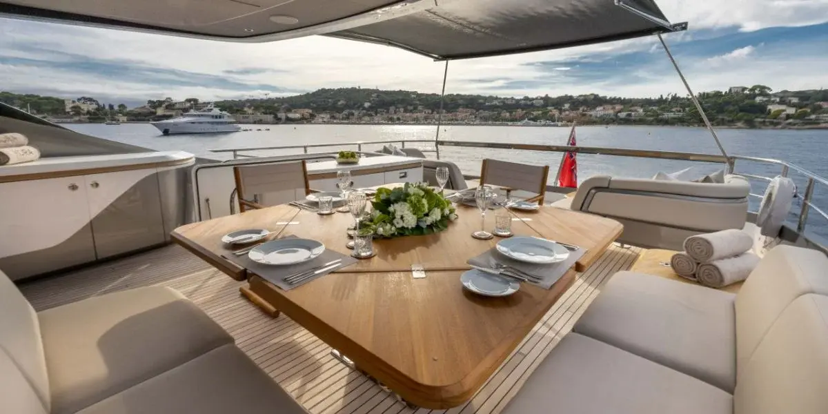 Princess Y80, flybridge — Yacht Charter Saint-Tropez, Saint-Tropez. Princess Y80 — 25m