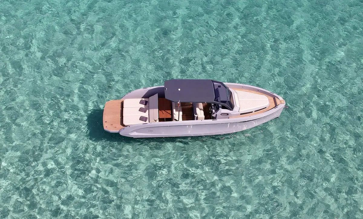 Rand Escape 30, aft deck — Yacht Charter Saint-Tropez, Saint-Tropez. Rand Escape 30 — 9m