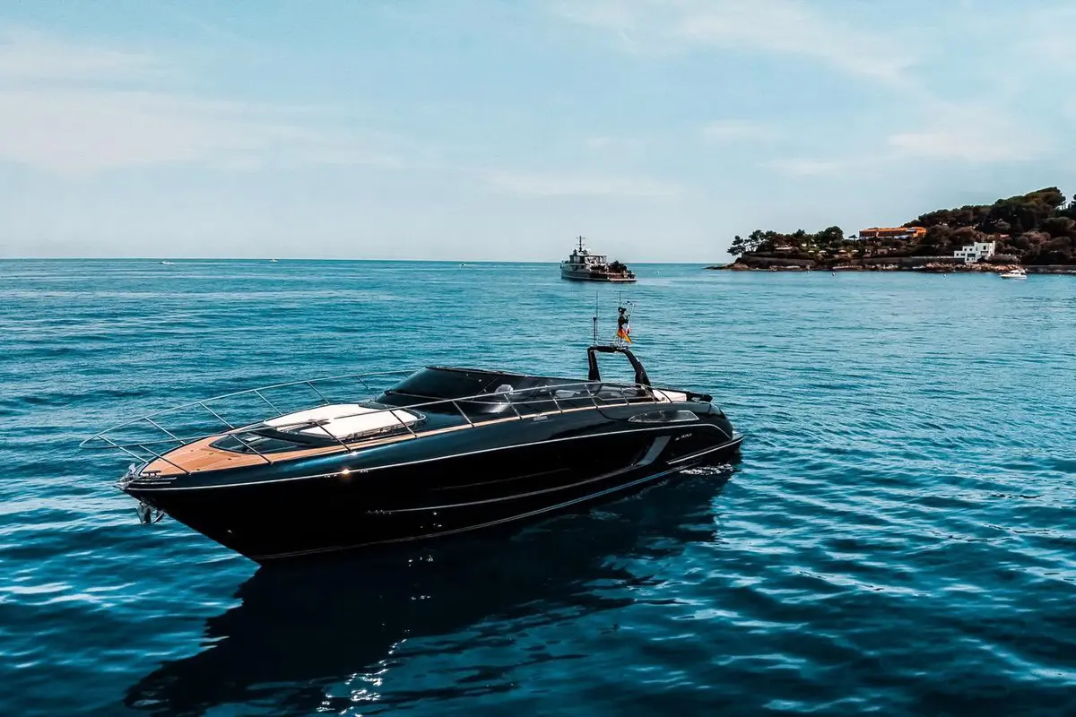 Riva 56 Rivale, salon — Yacht Charter Saint-Tropez, Saint-Tropez. Riva 56 Rivale — 17m