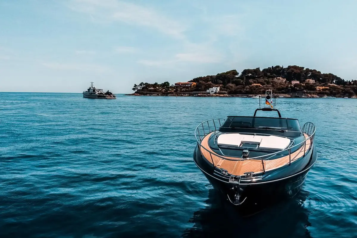 Riva 56 Rivale, master cabin — Yacht Charter Saint-Tropez, Saint-Tropez. Riva 56 Rivale — 17m