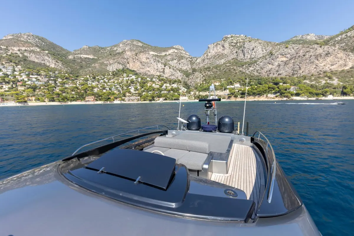 Riva 86 Domino, salon — Yacht Charter Saint-Tropez, Saint-Tropez. Riva 86 Domino — 26m