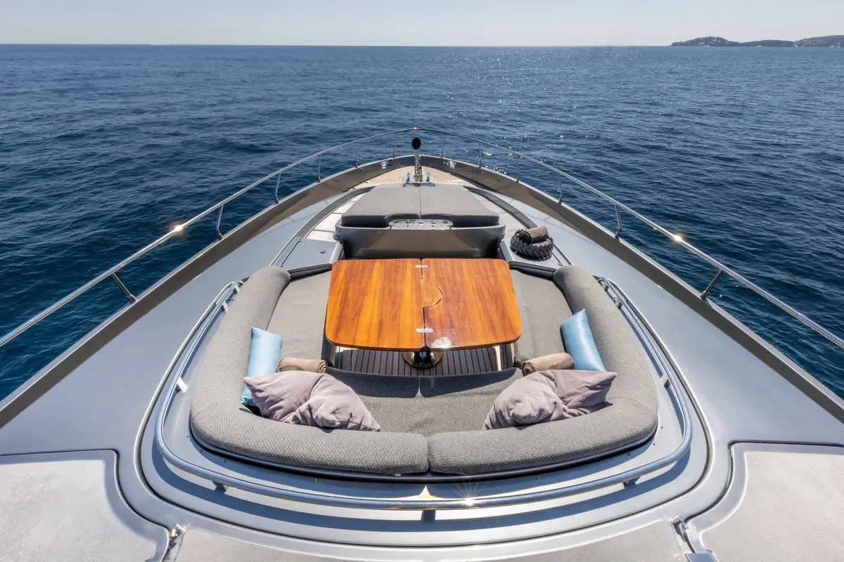Riva 86 Domino, master cabin — Yacht Charter Saint-Tropez, Saint-Tropez. Riva 86 Domino — 26m