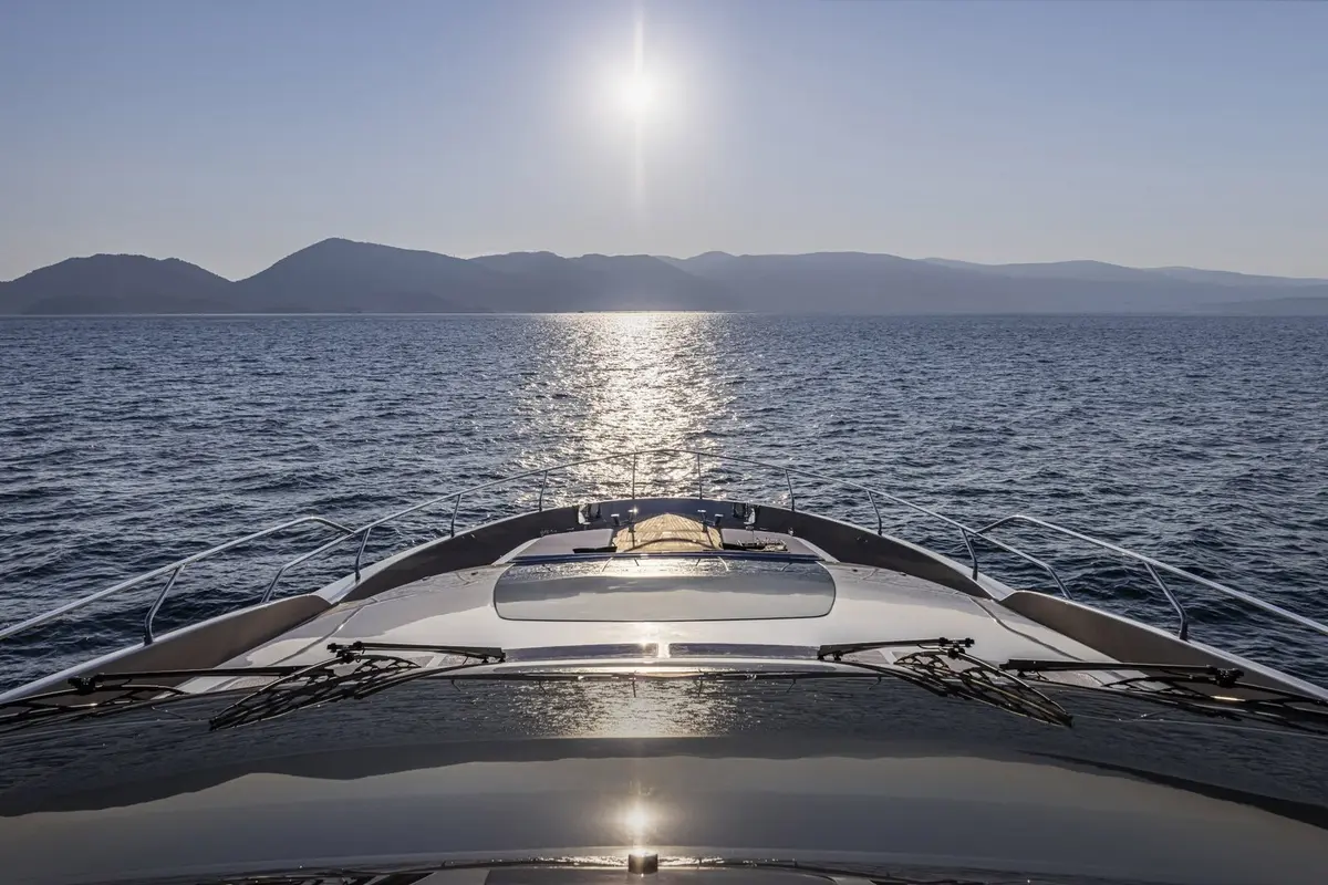 Riva 90, salón — Yacht Charter Saint-Tropez, Saint-Tropez. Riva 90 — 28.5m