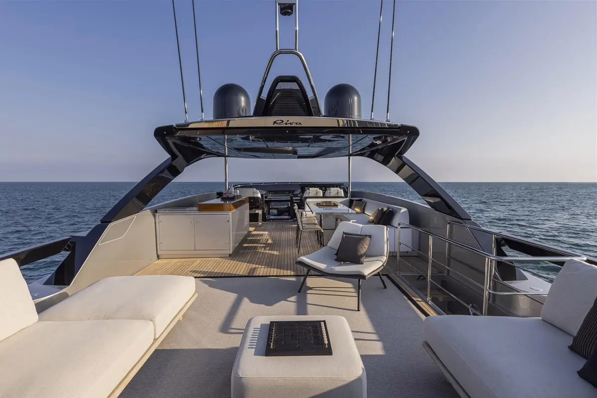 Riva 90, flybridge — Yacht Charter Saint-Tropez, Saint-Tropez. Riva 90 — 28.5m