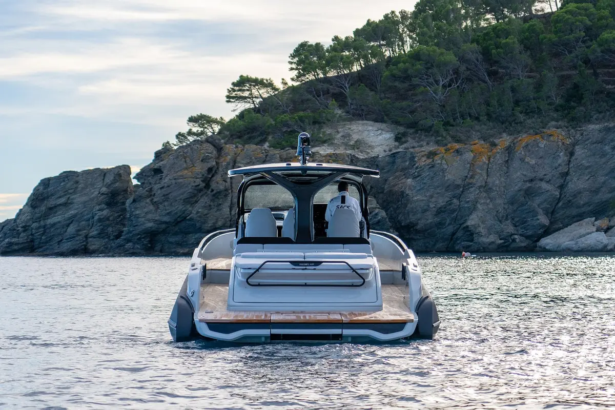 Sacs 47, cubierta de popa — Yacht Charter Saint-Tropez, Saint-Tropez. Sacs 47 — 14m