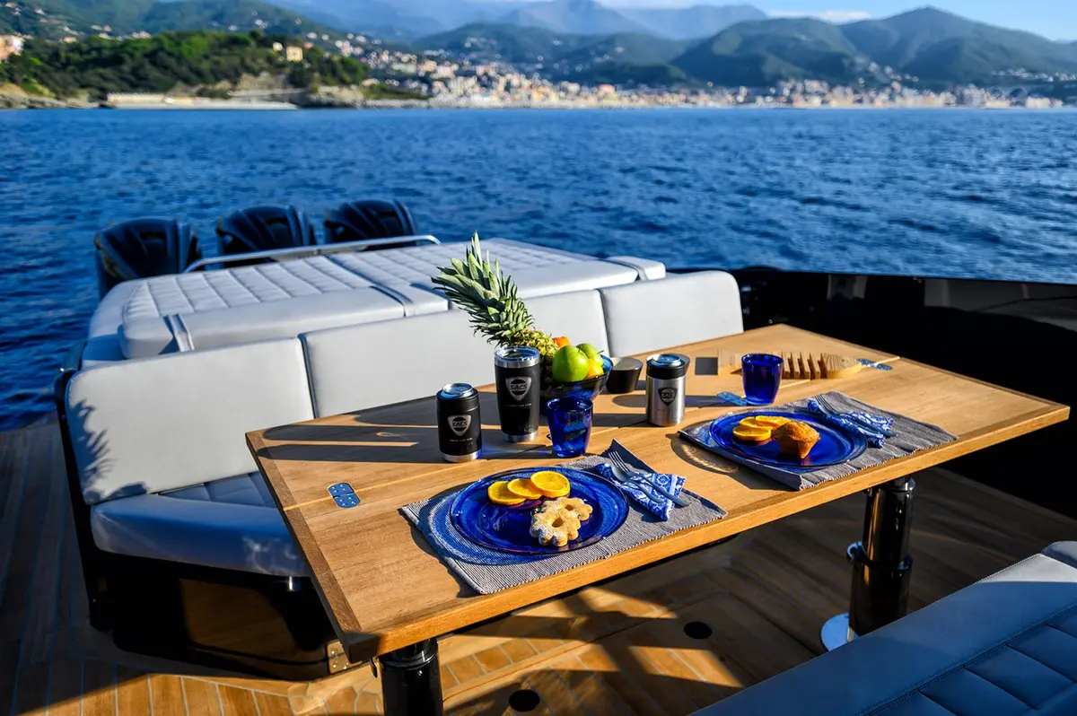 Sacs 47, salón — Yacht Charter Saint-Tropez, Saint-Tropez. Sacs 47 — 14m
