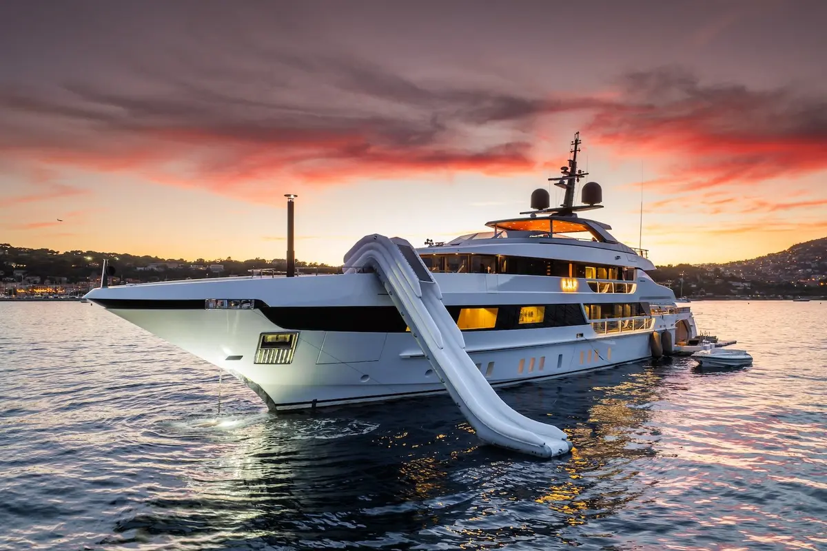 RMF, cubierta principal — Yacht Charter Saint-Tropez, Saint-Tropez. RMF — 52m