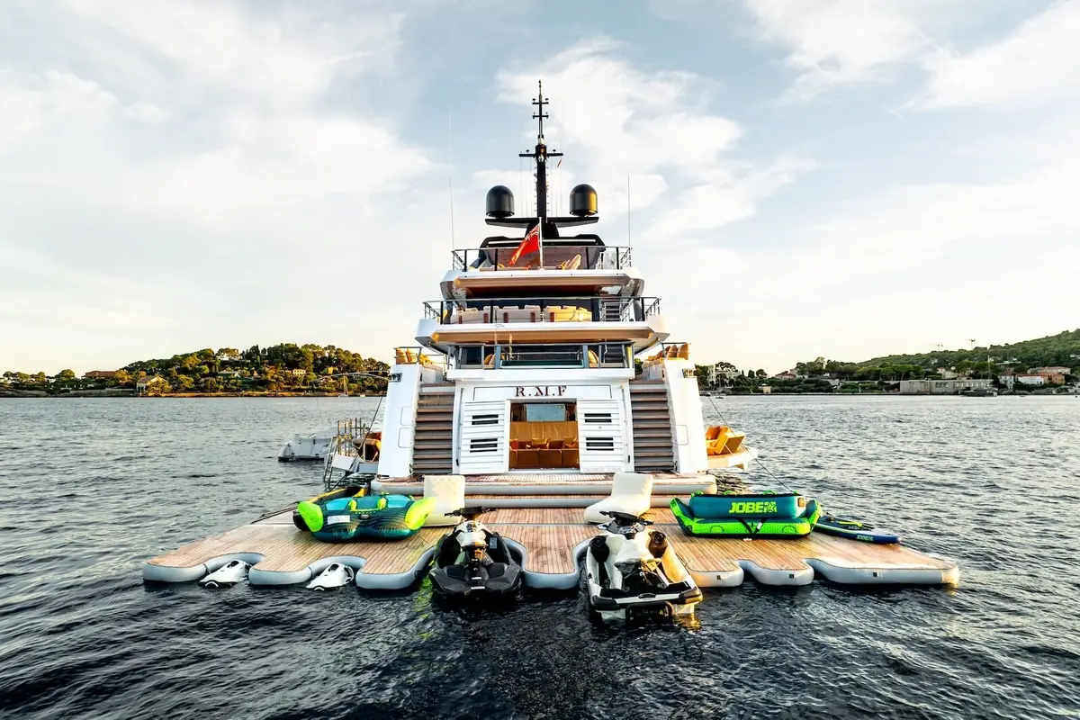 RMF, cubierta de popa — Yacht Charter Saint-Tropez, Saint-Tropez. RMF — 52m