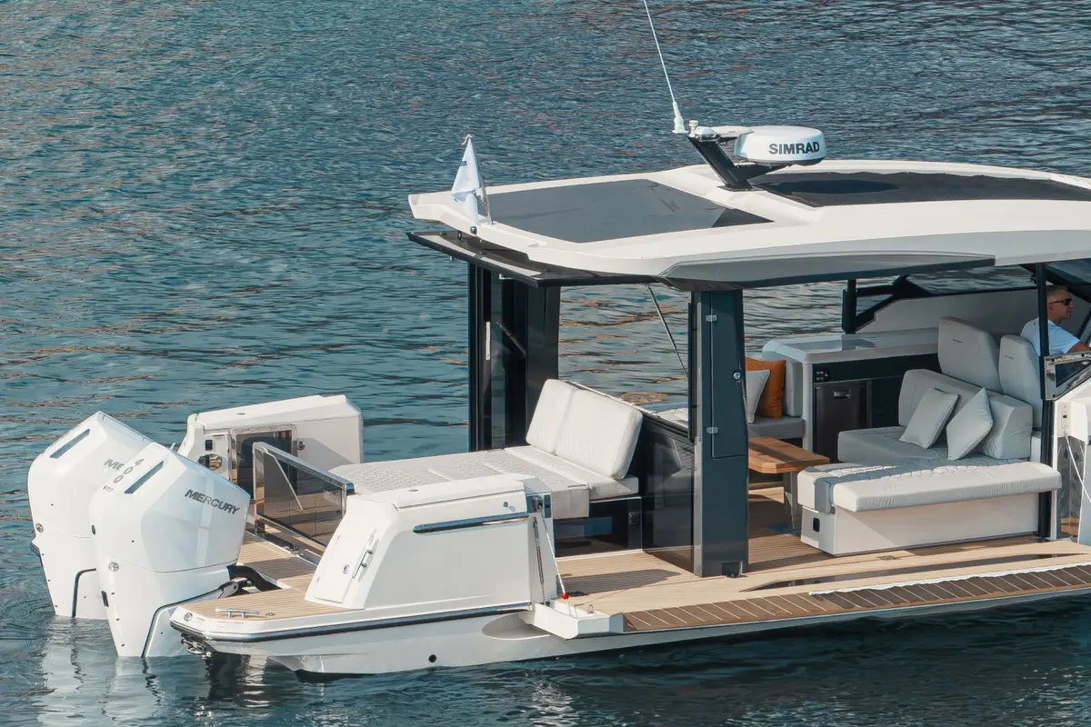 Saxdor 400 GTO, salón — Yacht Charter Saint-Tropez, Saint-Tropez. Saxdor 400 GTO — 12.4m