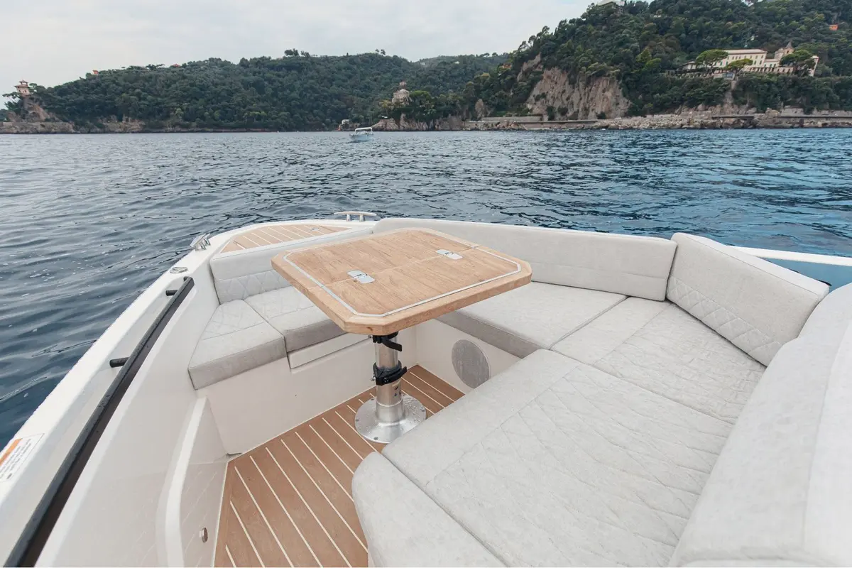 Saxdor 400 GTO, camarote principal — Yacht Charter Saint-Tropez, Saint-Tropez. Saxdor 400 GTO — 12.4m
