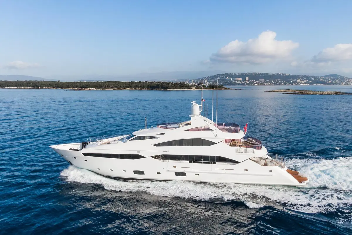 Thumper, main deck — Yacht Charter Saint-Tropez, Saint-Tropez. Thumper — 40m