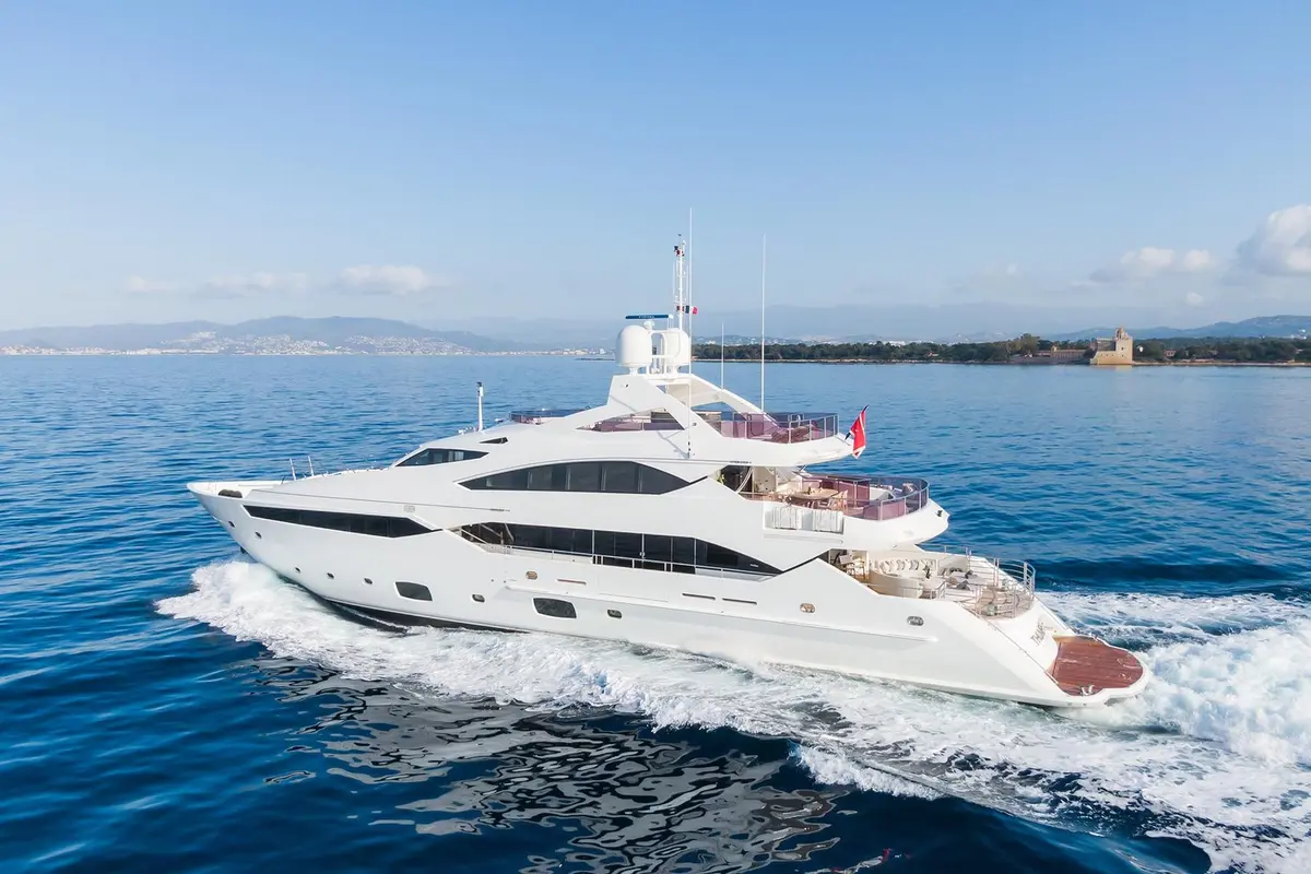 Thumper, master cabin — Yacht Charter Saint-Tropez, Saint-Tropez. Thumper — 40m