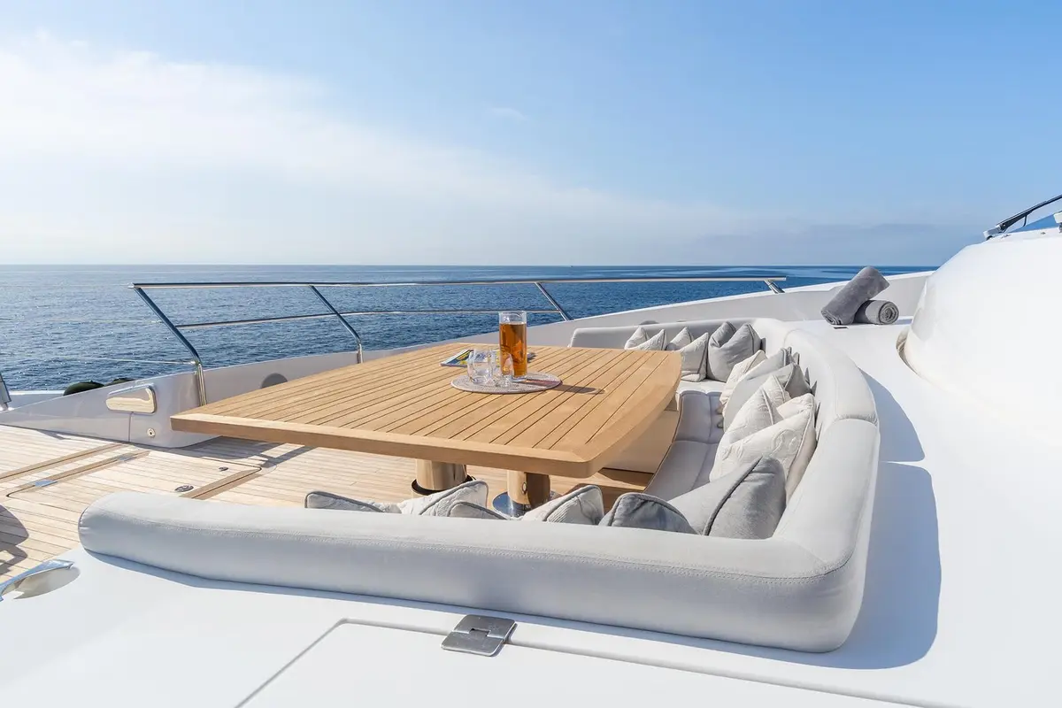 Thumper, flybridge — Yacht Charter Saint-Tropez, Saint-Tropez. Thumper — 40m