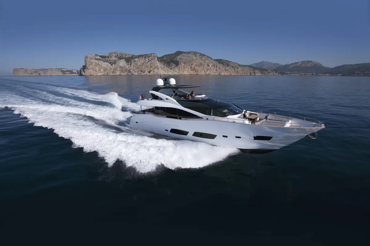 Sunseeker 28, exterior — Yacht Charter Saint-Tropez, Saint-Tropez. Wide decks and four cabins for a Gulf sunset