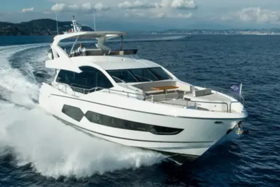 Sunseeker 76, exterior — Yacht Charter Saint-Tropez, Saint-Tropez. Sunseeker 76 — 23m