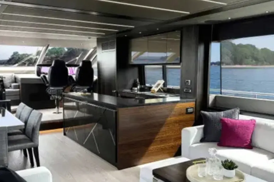 Sunseeker 76, aft deck — Yacht Charter Saint-Tropez, Saint-Tropez. Sunseeker 76 — 23m