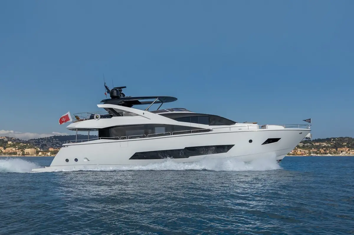 Sunseeker 86, exterior — Yacht Charter Saint-Tropez, Saint-Tropez. Sunseeker 86 — 3m