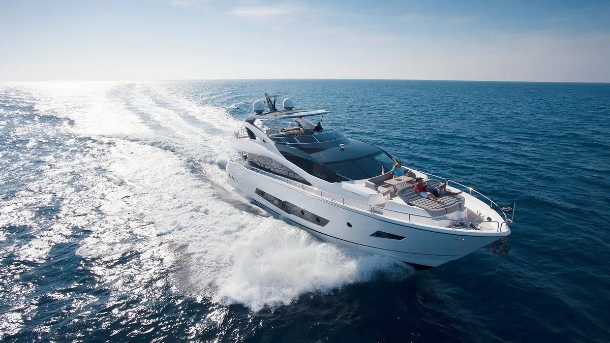 Sunseeker 86, cubierta principal — Yacht Charter Saint-Tropez, Saint-Tropez. Sunseeker 86 — 3m