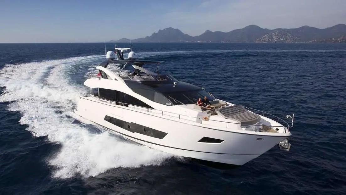 Sunseeker 86, cubierta de popa — Yacht Charter Saint-Tropez, Saint-Tropez. Sunseeker 86 — 3m