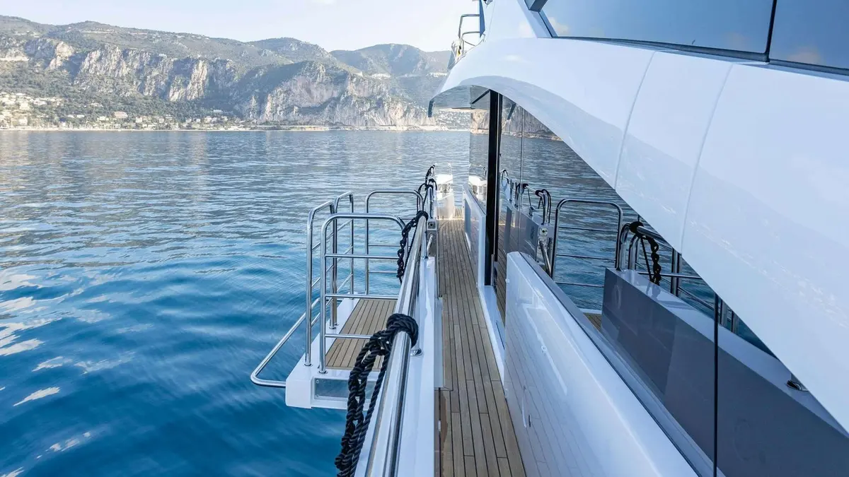 Sunseeker 86, salón — Yacht Charter Saint-Tropez, Saint-Tropez. Sunseeker 86 — 3m