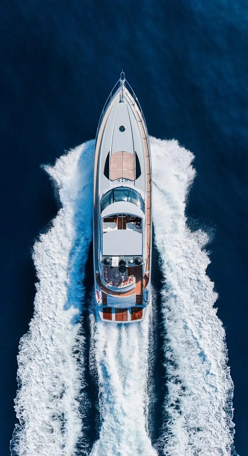 Sunseeker Predator 68, main deck — Yacht Charter Saint-Tropez, Saint-Tropez. Sunseeker Predator 68 — 20m