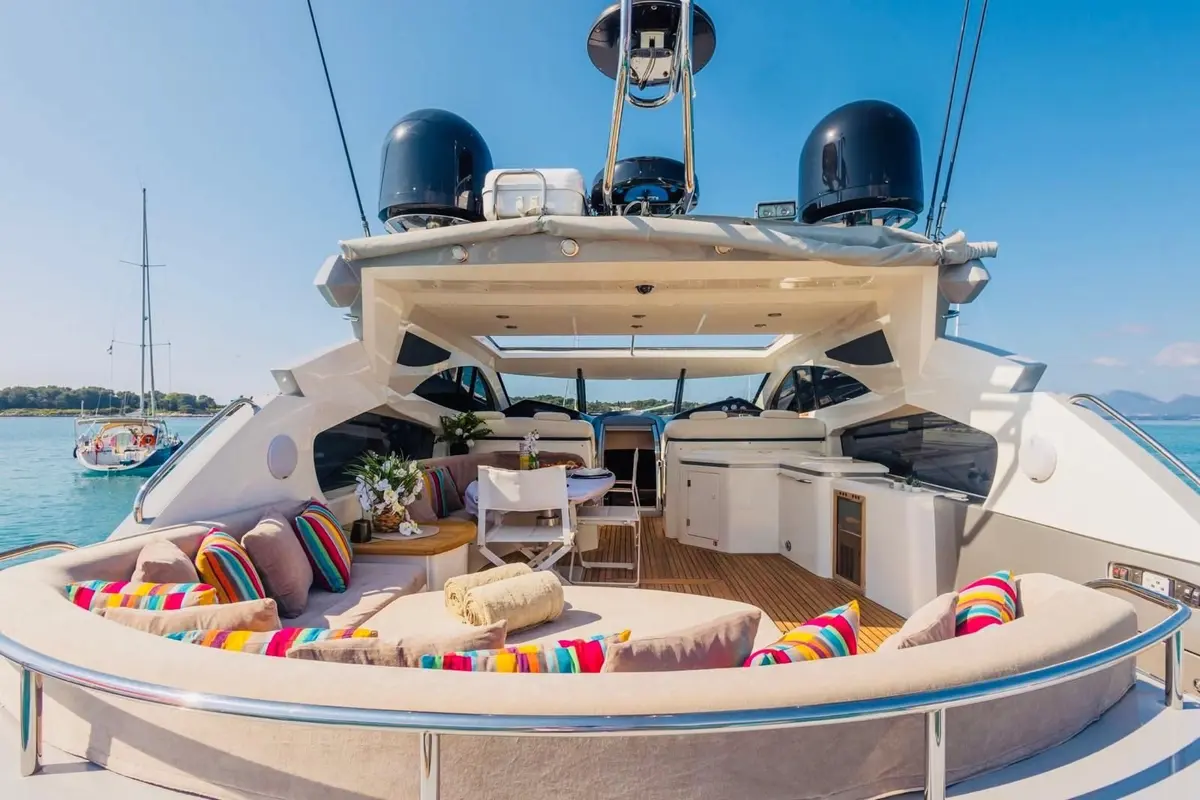 Sunseeker Predator 68, aft deck — Yacht Charter Saint-Tropez, Saint-Tropez. Sunseeker Predator 68 — 20m