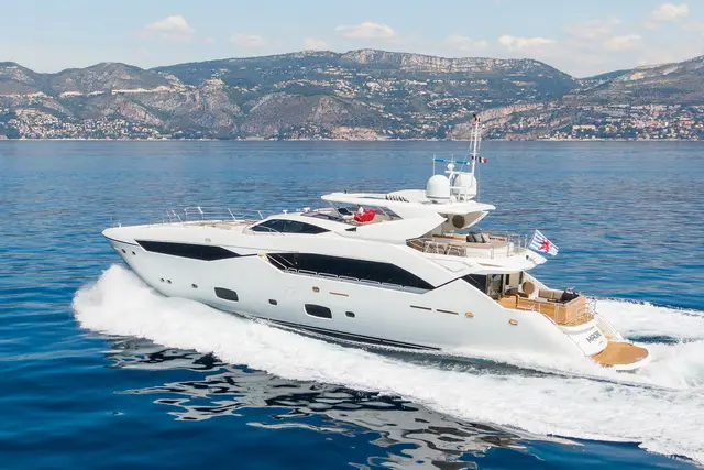 Sunseeker 115 — Yacht Charter Saint-Tropez, Saint-Tropez