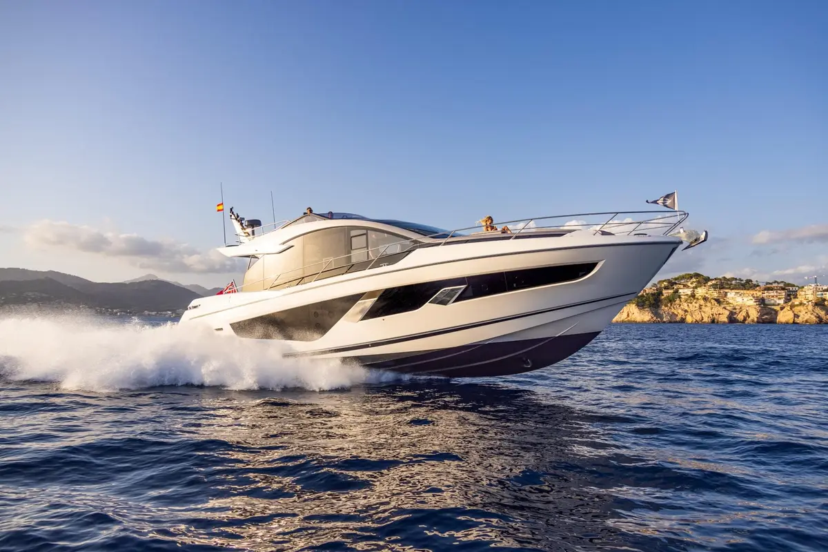 Sunseeker 65 Sport, main deck — Yacht Charter Saint-Tropez, Saint-Tropez. A fast deck for Cap Taillat afternoons