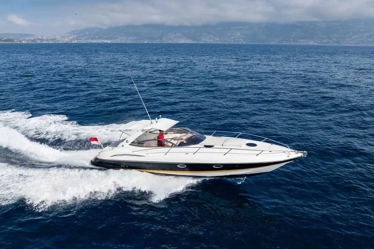 Superhawk 34, flybridge — Yacht Charter Saint-Tropez, Saint-Tropez. Superhawk 34 — 11m