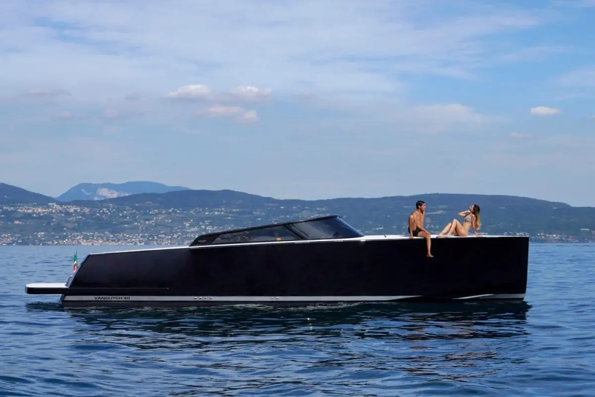 VanDutch 40, exterior — Yacht Charter Saint-Tropez, Saint-Tropez. VanDutch 40 — 12m