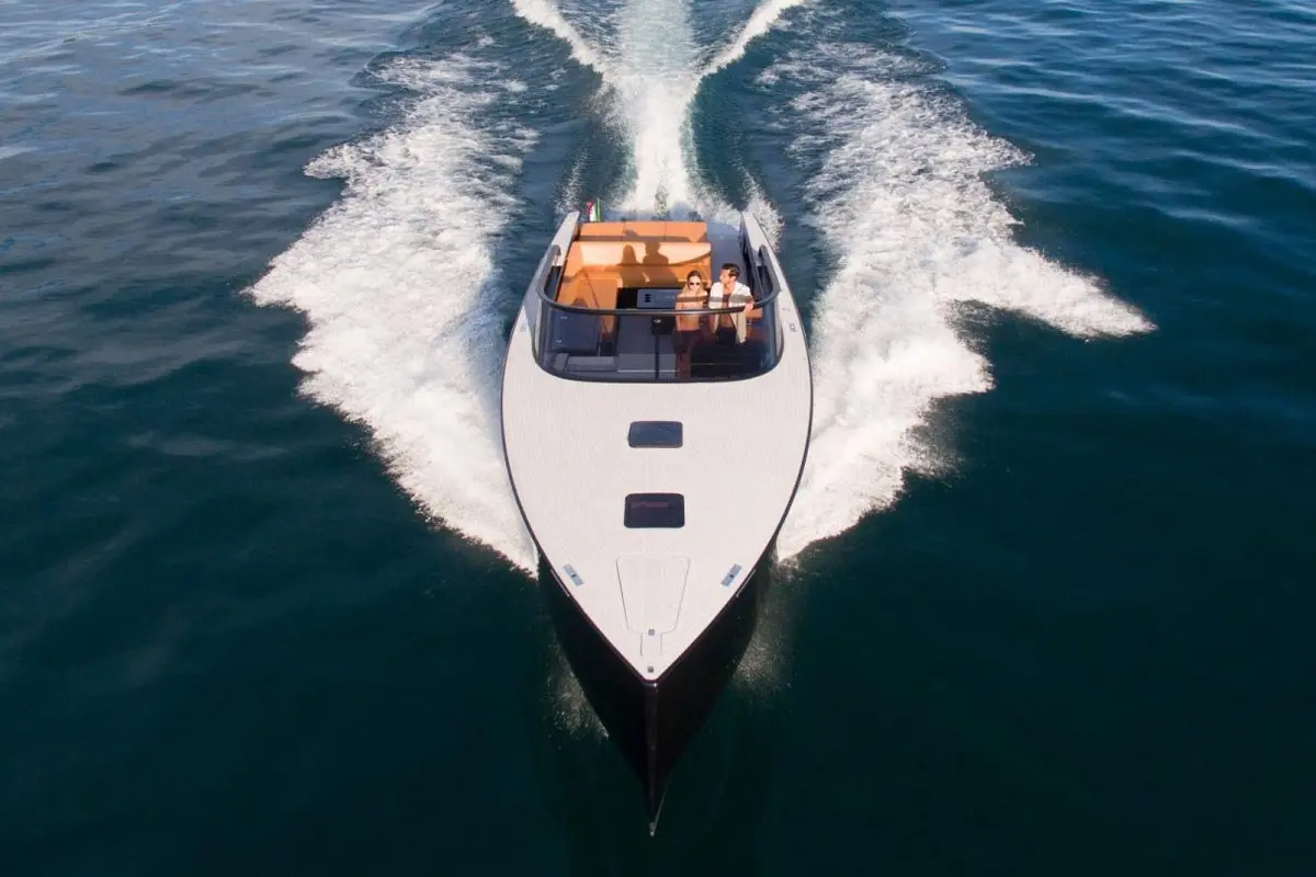 VanDutch 40, cubierta de popa — Yacht Charter Saint-Tropez, Saint-Tropez. VanDutch 40 — 12m