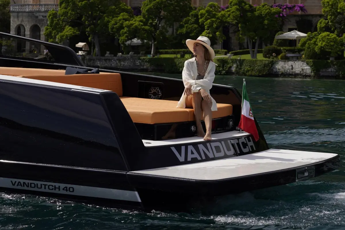VanDutch 40, salón — Yacht Charter Saint-Tropez, Saint-Tropez. VanDutch 40 — 12m