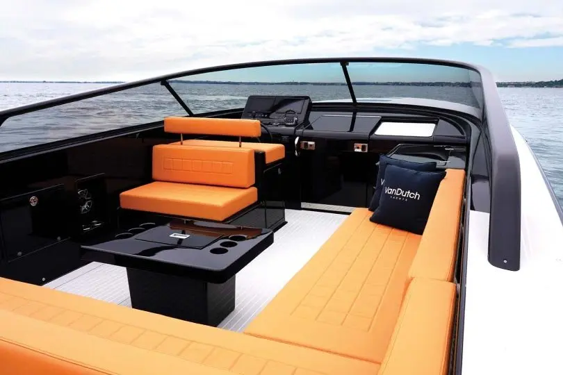 VanDutch 40, camarote principal — Yacht Charter Saint-Tropez, Saint-Tropez. VanDutch 40 — 12m