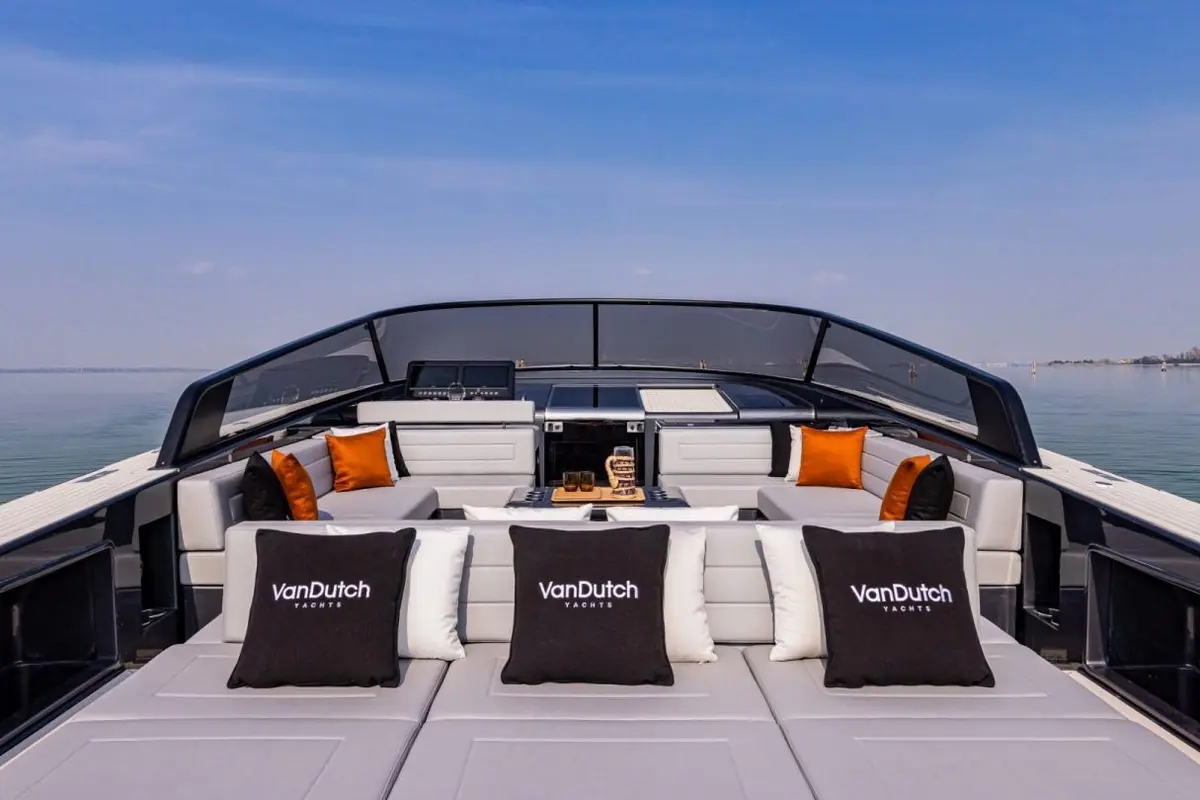 Vandutch 55, cubierta principal — Yacht Charter Saint-Tropez, Saint-Tropez. Vandutch 55 — 16m